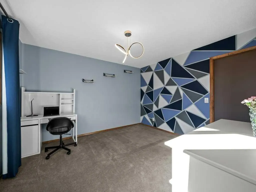 108 Pantego Rise NW Calgary AB T3K 6J3
