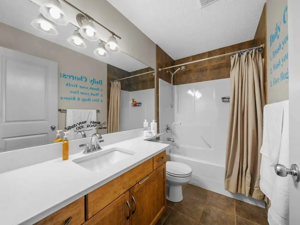 108 Pantego Rise NW Calgary AB T3K 6J3