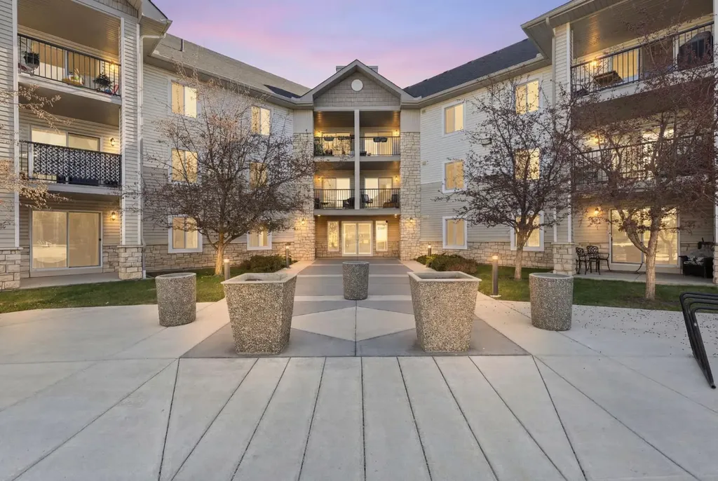 2371 Eversyde Avenue SW Calgary AB T2Y 5B8