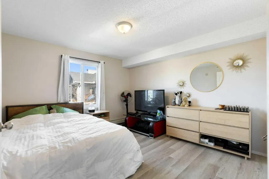 2371 Eversyde Avenue SW Calgary AB T2Y 5B8