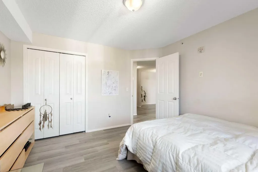 2371 Eversyde Avenue SW Calgary AB T2Y 5B8