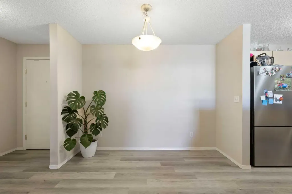 2371 Eversyde Avenue SW Calgary AB T2Y 5B8