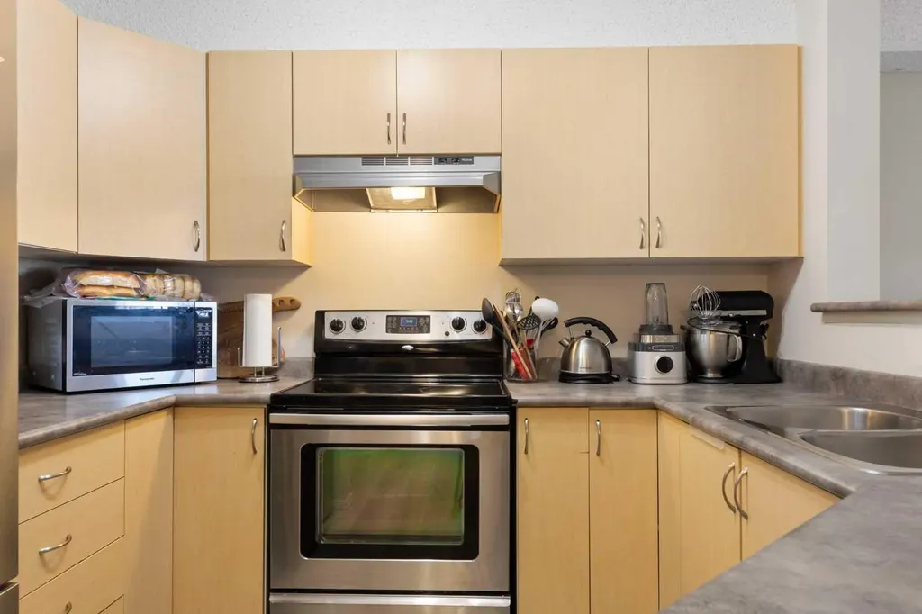 2371 Eversyde Avenue SW Calgary AB T2Y 5B8