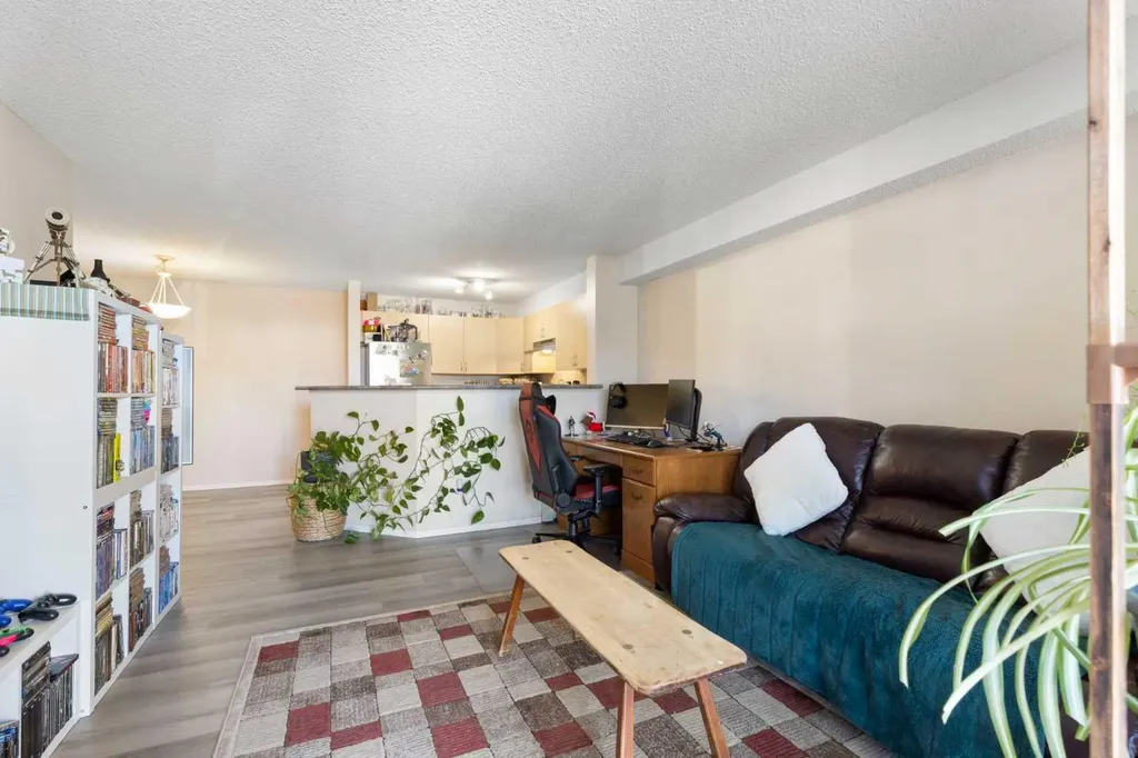 2371 Eversyde Avenue SW Calgary AB T2Y 5B8