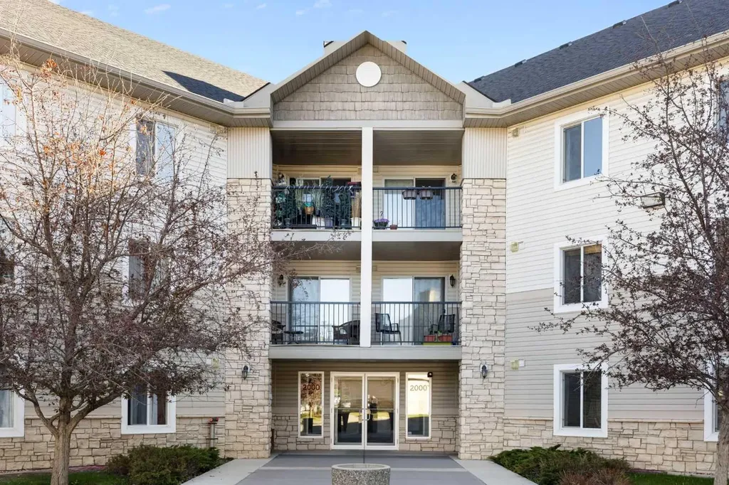 2371 Eversyde Avenue SW Calgary AB T2Y 5B8