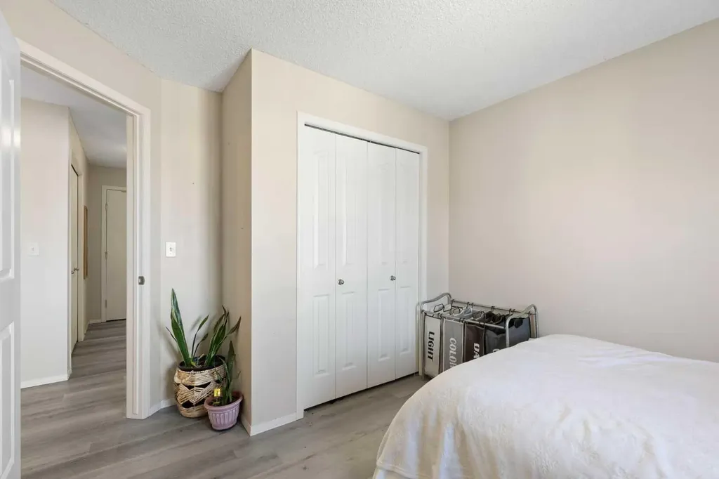 2371 Eversyde Avenue SW Calgary AB T2Y 5B8
