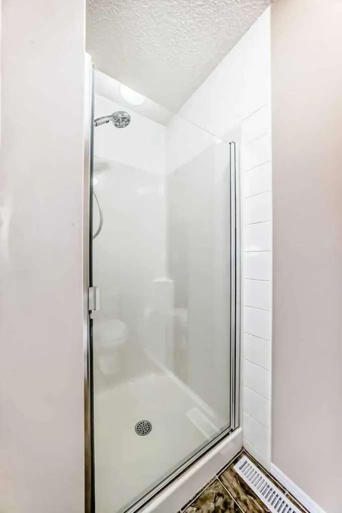 80 Eversyde Way SW Calgary AB T2Y4V5