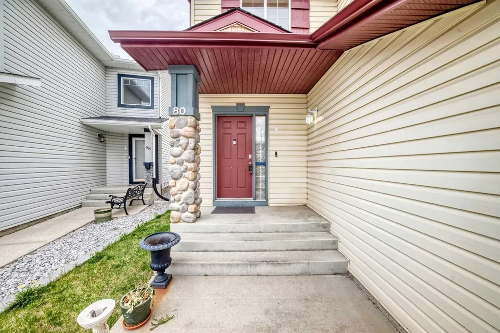 80 Eversyde Way SW Calgary AB T2Y4V5