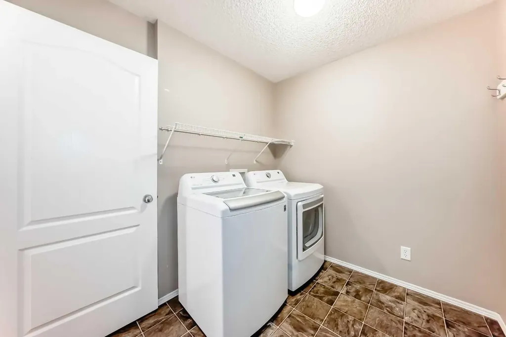 80 Eversyde Way SW Calgary AB T2Y4V5