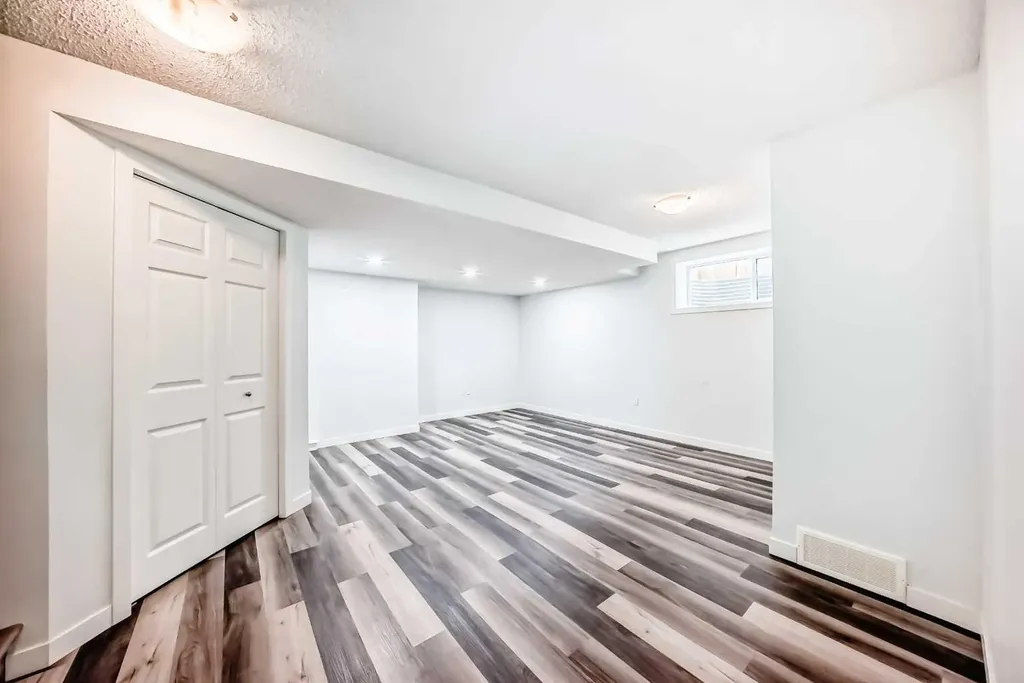 80 Eversyde Way SW Calgary AB T2Y4V5