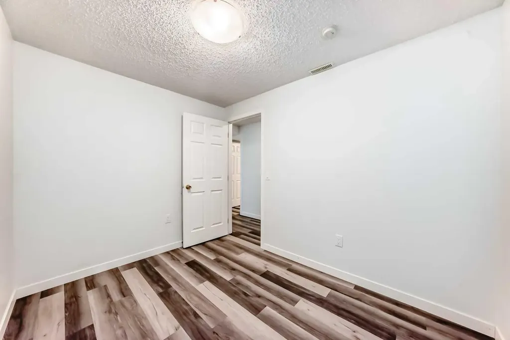 80 Eversyde Way SW Calgary AB T2Y4V5