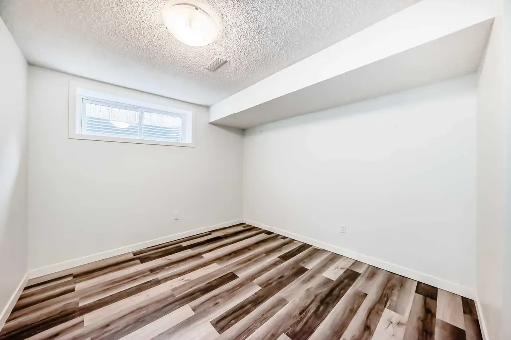 80 Eversyde Way SW Calgary AB T2Y4V5