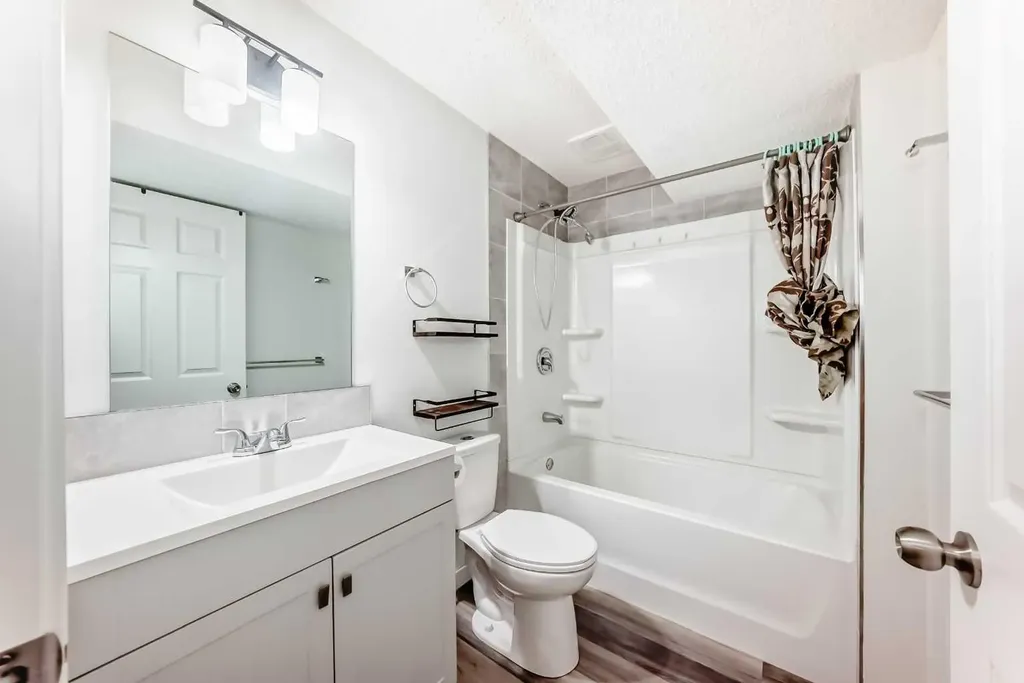 80 Eversyde Way SW Calgary AB T2Y4V5