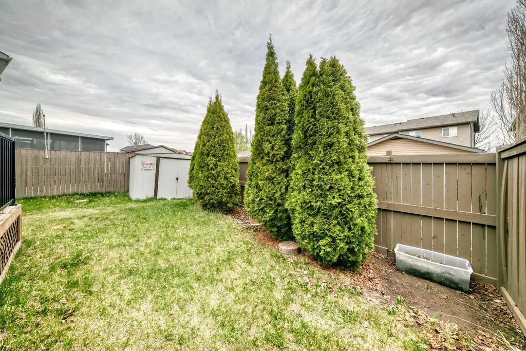80 Eversyde Way SW Calgary AB T2Y4V5
