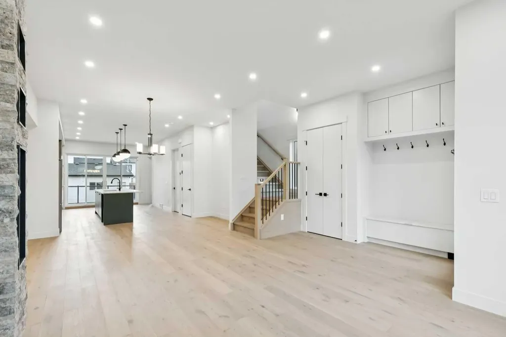 2622 30 Street SW Calgary AB T3E 2M2