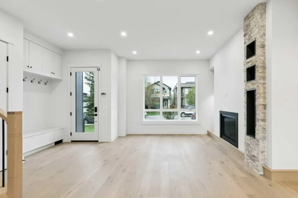 2622 30 Street SW Calgary AB T3E 2M2
