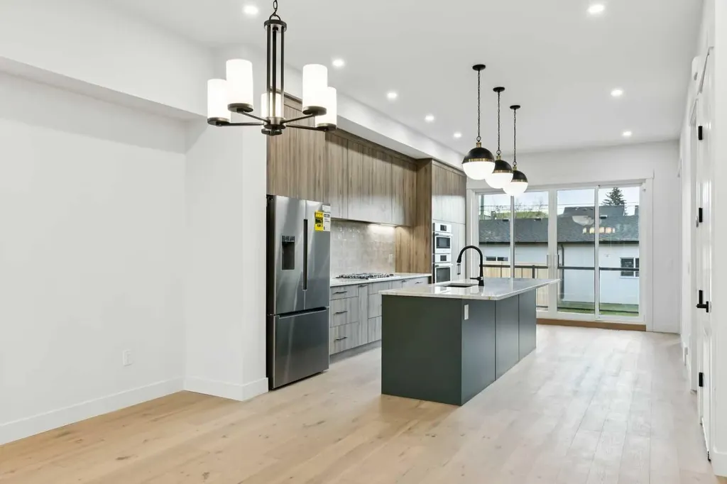 2622 30 Street SW Calgary AB T3E 2M2