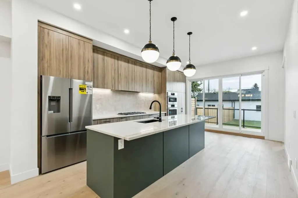 2622 30 Street SW Calgary AB T3E 2M2