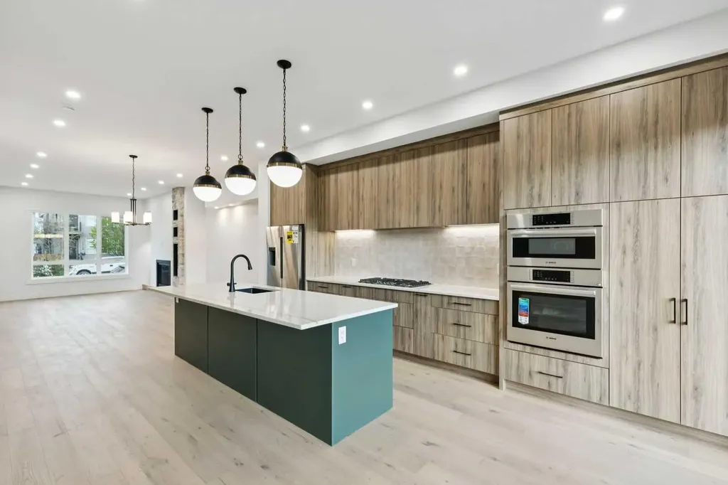 2622 30 Street SW Calgary AB T3E 2M2