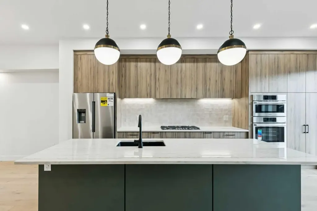2622 30 Street SW Calgary AB T3E 2M2