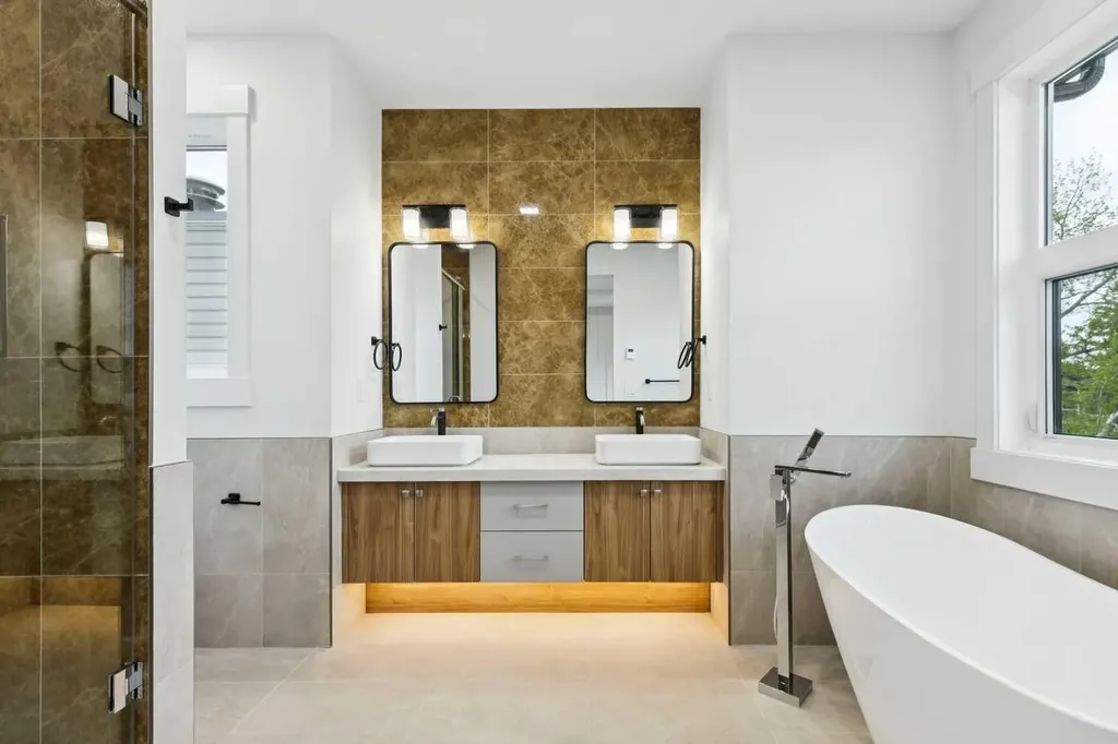 2622 30 Street SW Calgary AB T3E 2M2