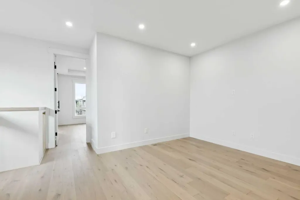 2622 30 Street SW Calgary AB T3E 2M2