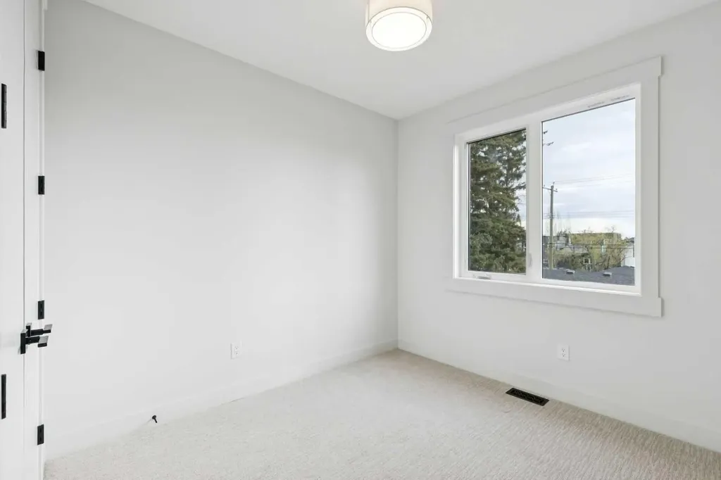 2622 30 Street SW Calgary AB T3E 2M2