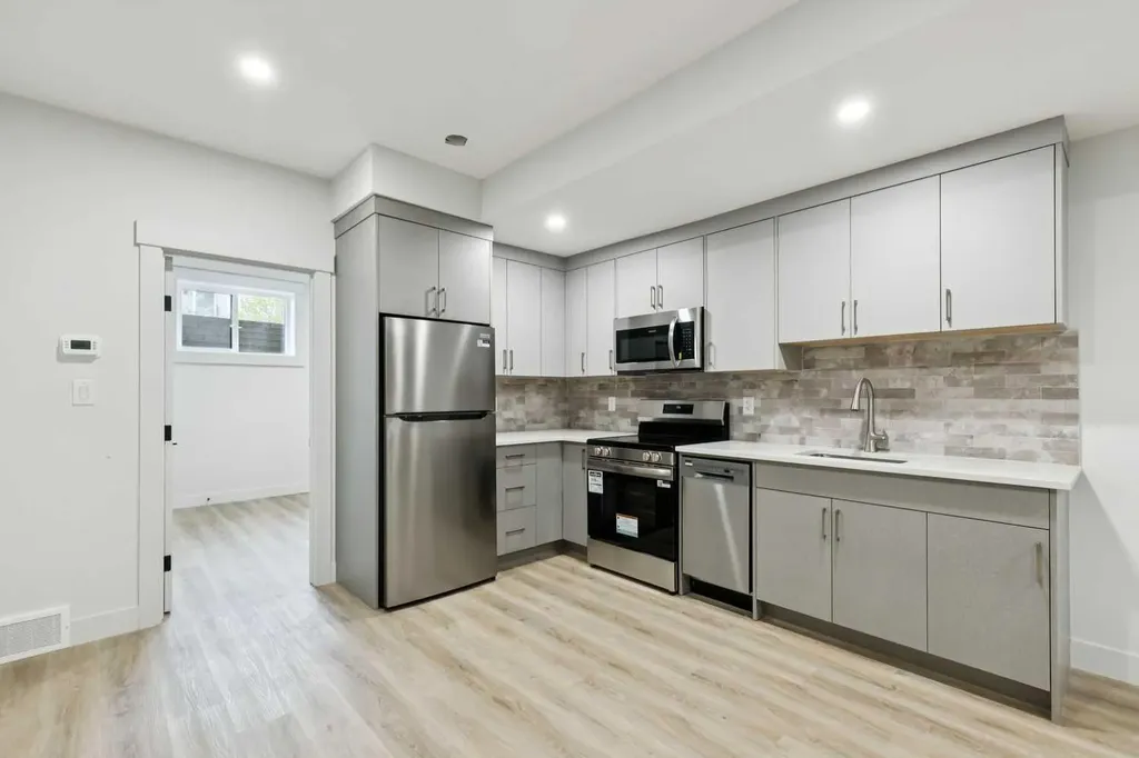 2622 30 Street SW Calgary AB T3E 2M2