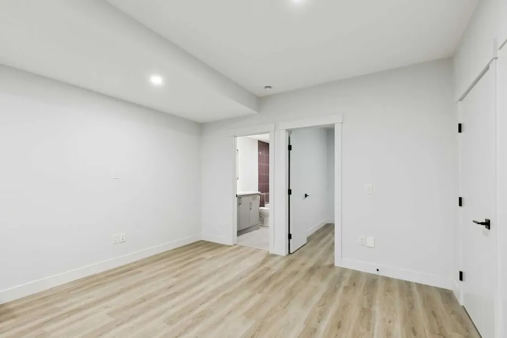 2622 30 Street SW Calgary AB T3E 2M2