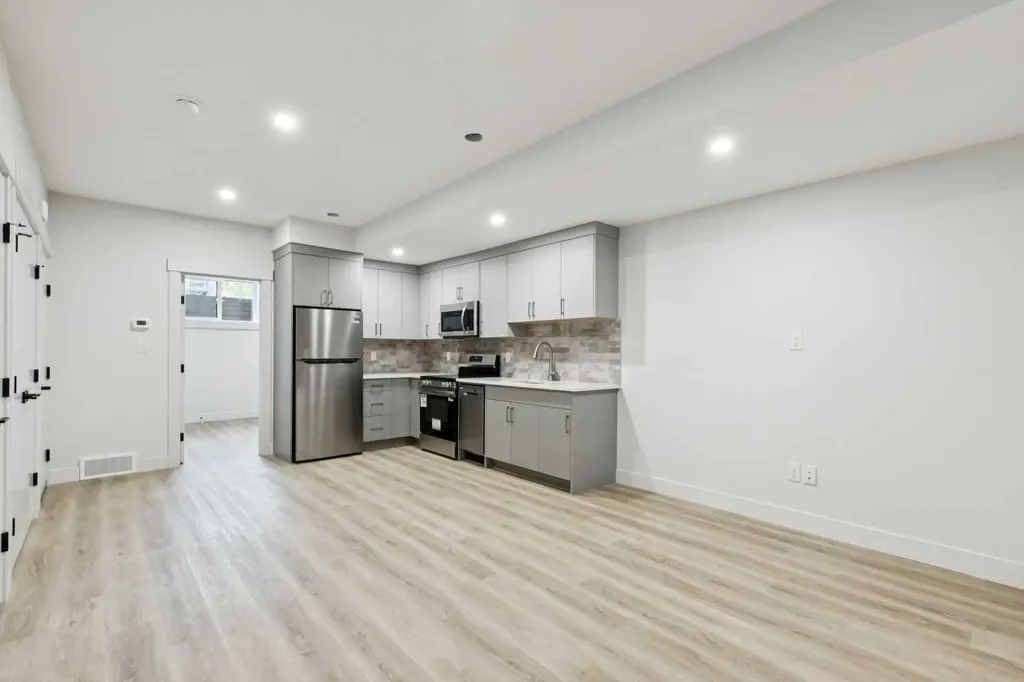 2622 30 Street SW Calgary AB T3E 2M2