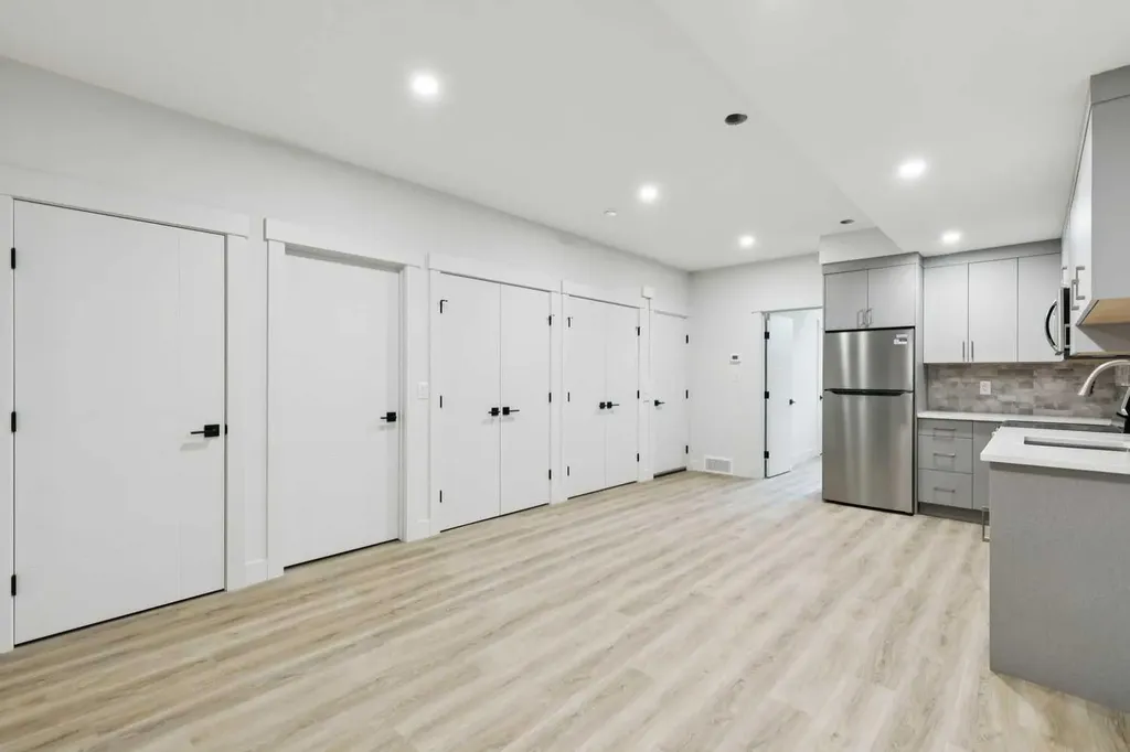 2622 30 Street SW Calgary AB T3E 2M2