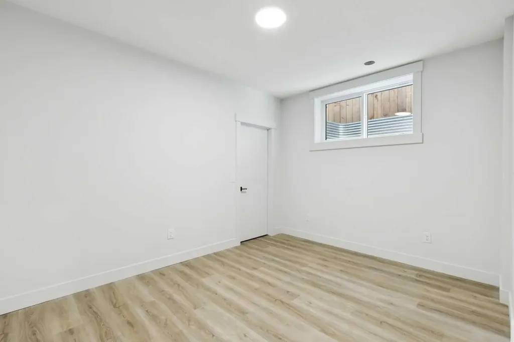 2622 30 Street SW Calgary AB T3E 2M2