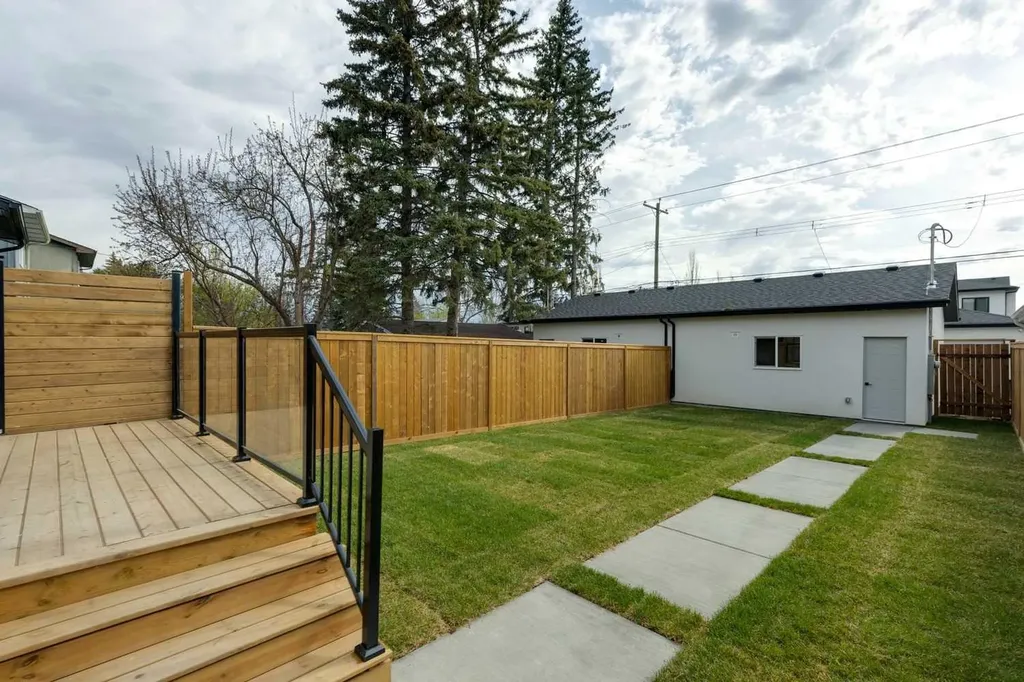 2622 30 Street SW Calgary AB T3E 2M2