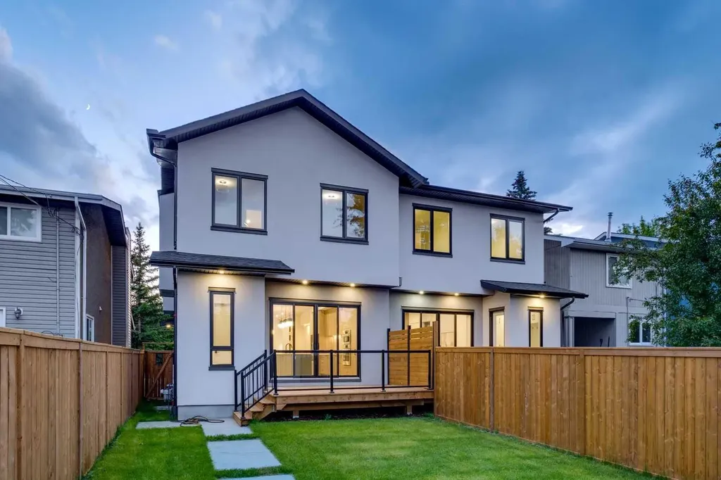 2622 30 Street SW Calgary AB T3E 2M2
