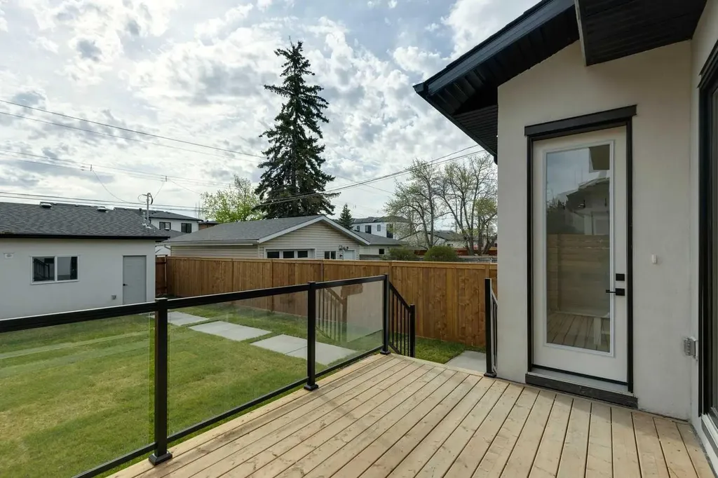 2622 30 Street SW Calgary AB T3E 2M2