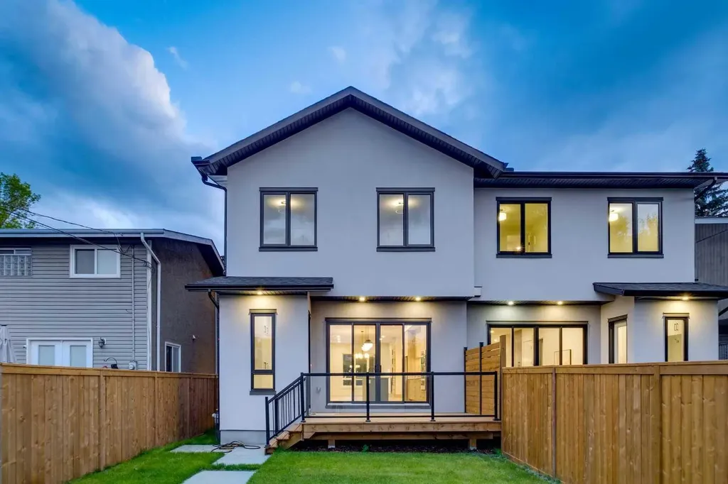 2622 30 Street SW Calgary AB T3E 2M2