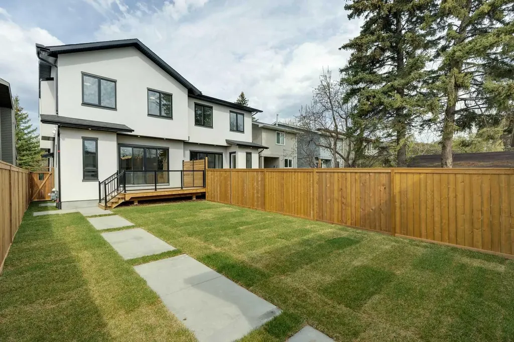 2622 30 Street SW Calgary AB T3E 2M2