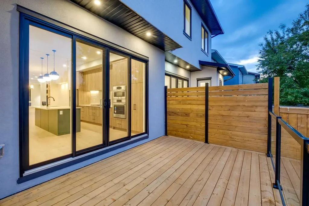 2622 30 Street SW Calgary AB T3E 2M2