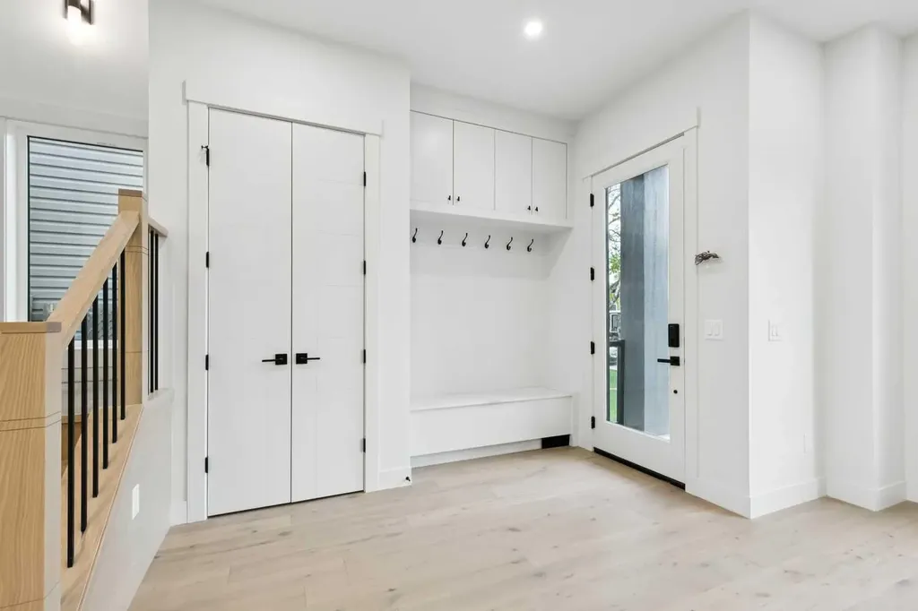 2622 30 Street SW Calgary AB T3E 2M2