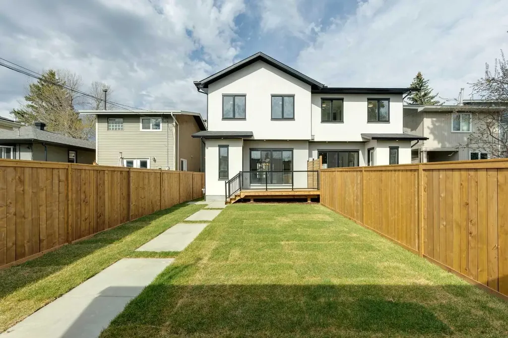 2622 30 Street SW Calgary AB T3E 2M2