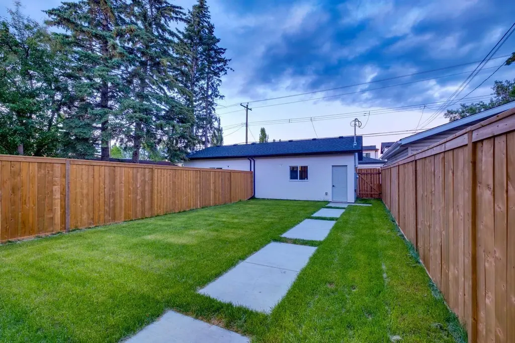 2622 30 Street SW Calgary AB T3E 2M2