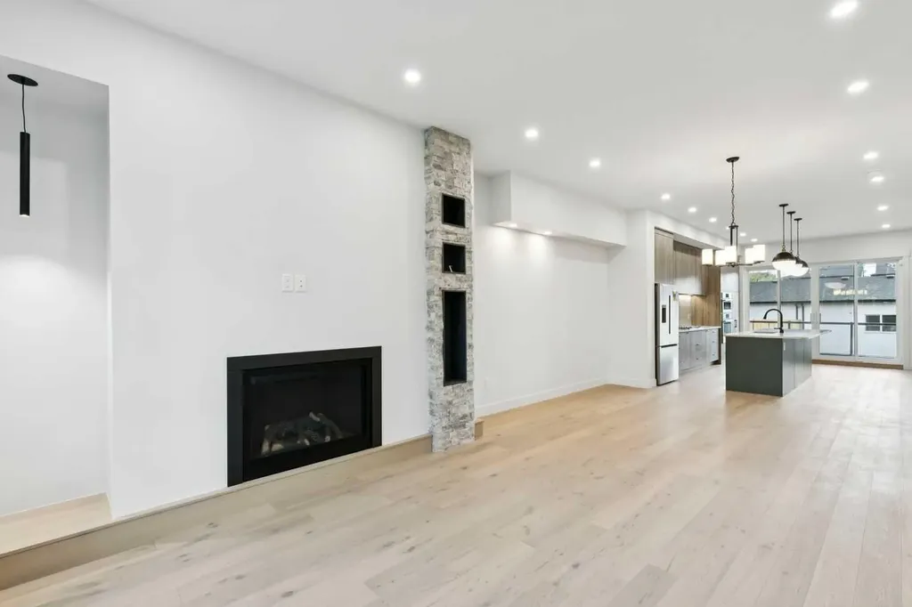 2622 30 Street SW Calgary AB T3E 2M2