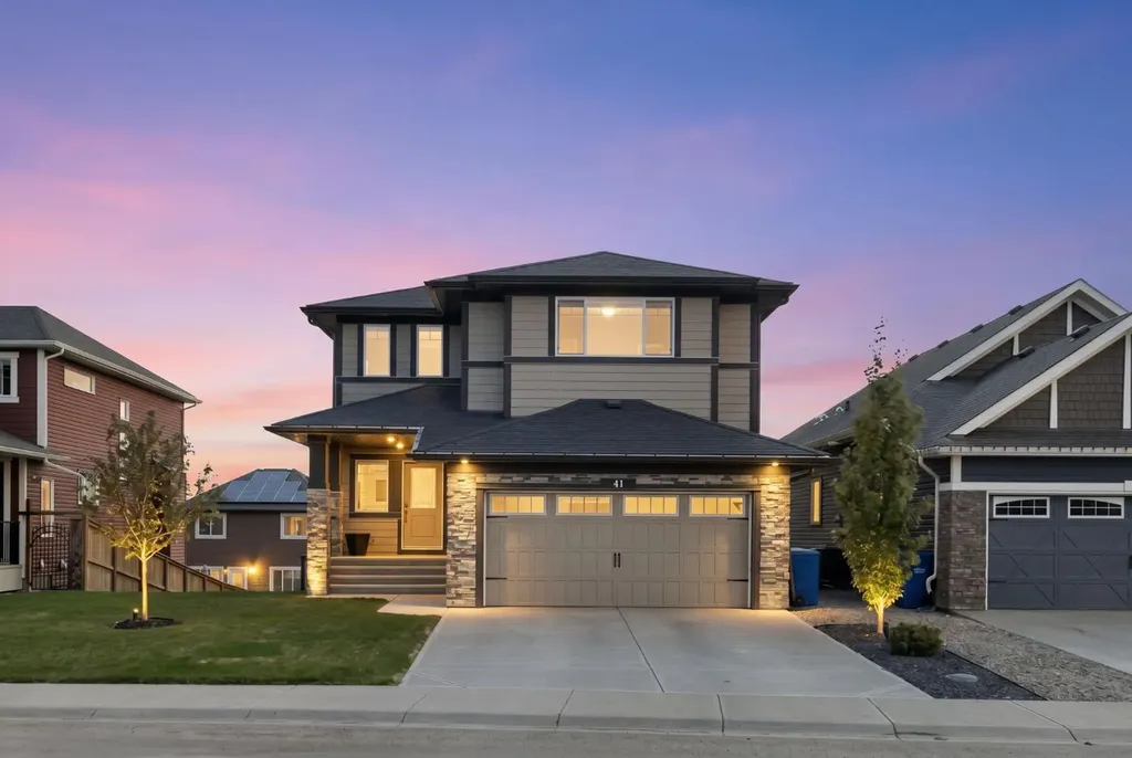 41 Banded Peak View Okotoks AB T2H 2W4