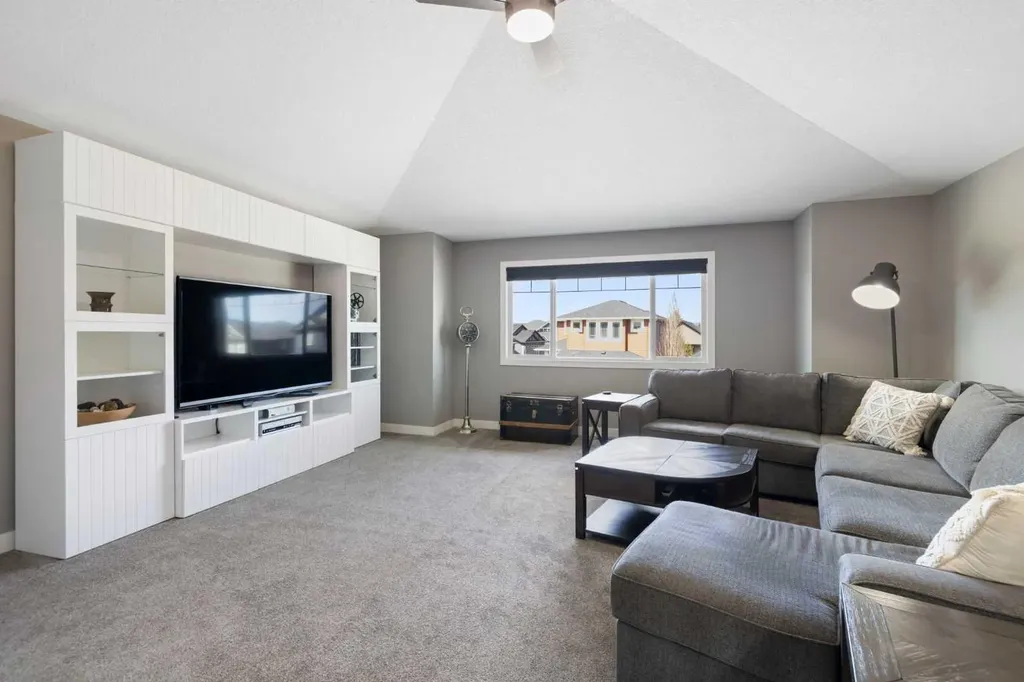 41 Banded Peak View Okotoks AB T2H 2W4