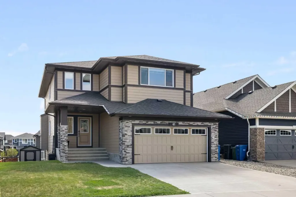41 Banded Peak View Okotoks AB T2H 2W4