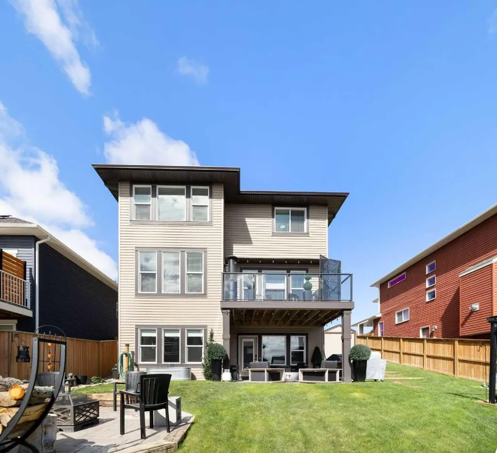 41 Banded Peak View Okotoks AB T2H 2W4