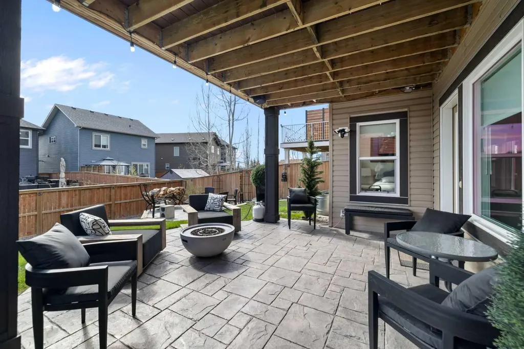 41 Banded Peak View Okotoks AB T2H 2W4