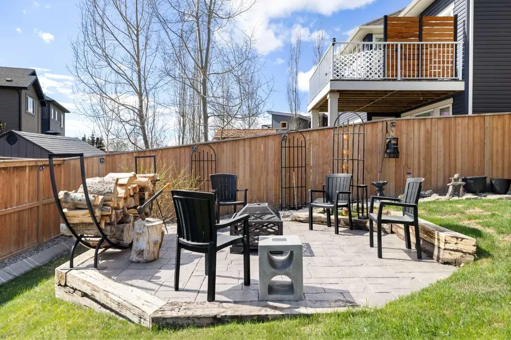 41 Banded Peak View Okotoks AB T2H 2W4