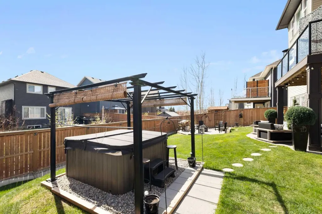 41 Banded Peak View Okotoks AB T2H 2W4