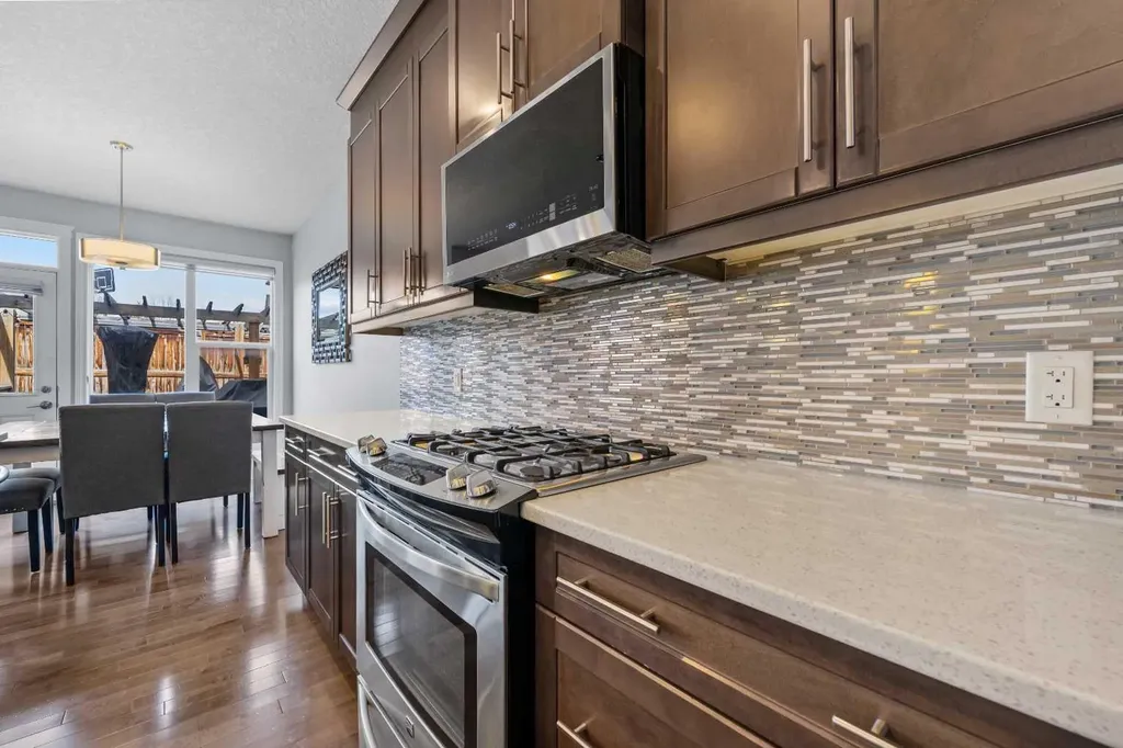 15 Sherwood Square NW Calgary AB T3R 0N7